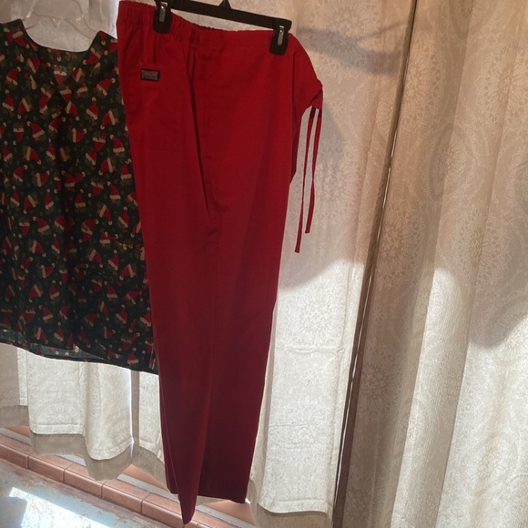 Scrubs set of five not breaking up the set 25$ for all!!! - Picture 2 of 6